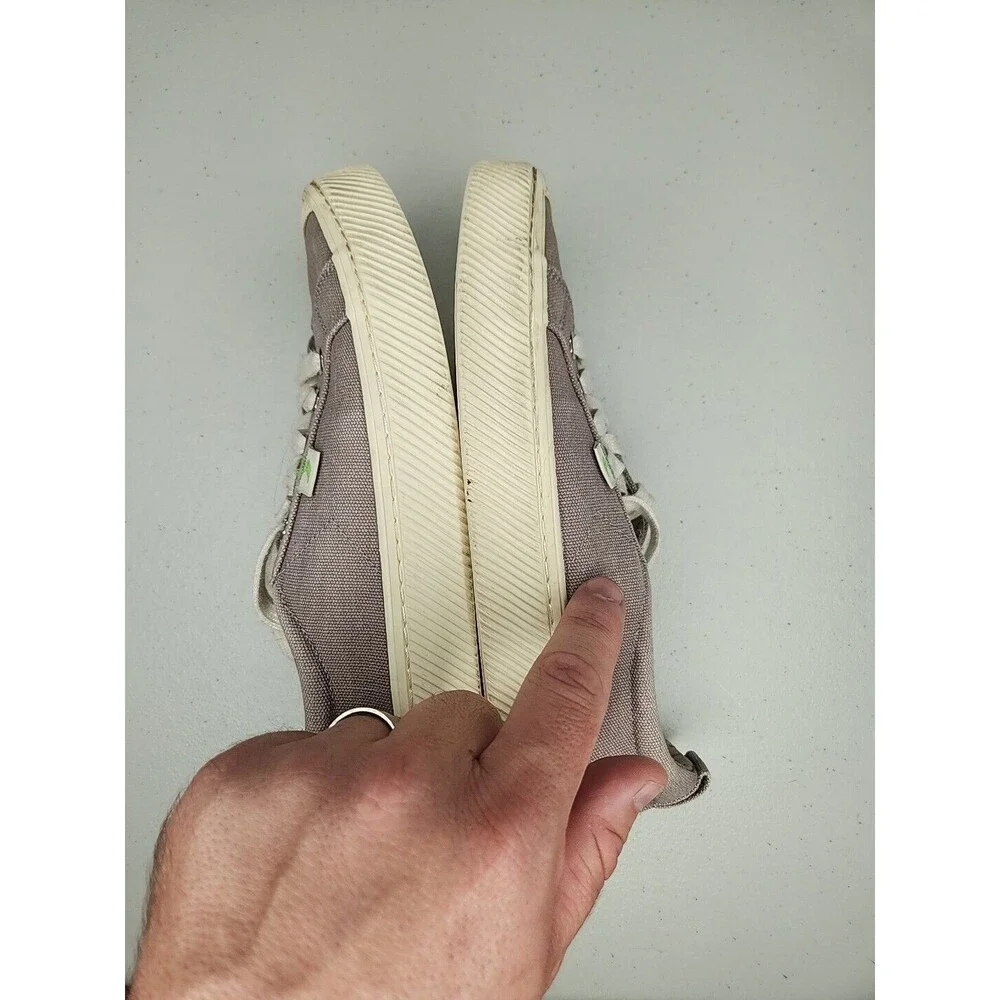 Cariuma Grey Canvas Low Top Sneaker Shoes - Size 7